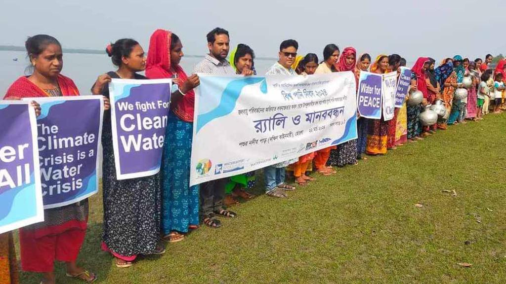 বাগেরহাটকে পানিসংকটাপন্ন এলাকা ঘোষণার দাবিতে মানববন্ধন