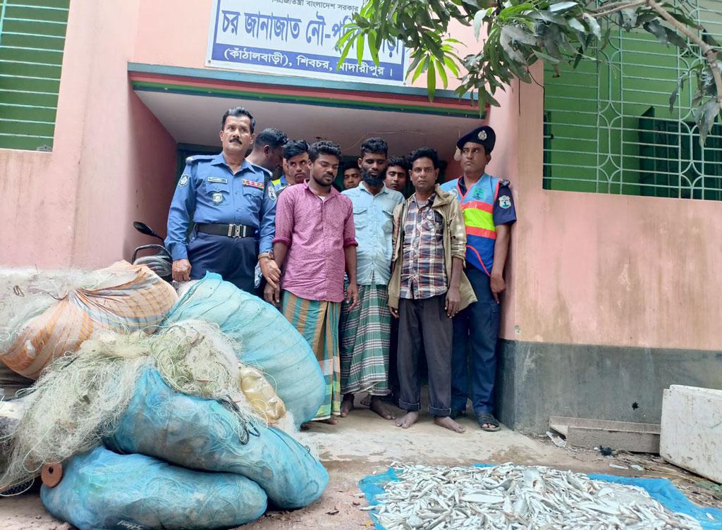 শিবচরে ৭০ হাজার মিটার জাল জব্দ, ৫ জেলে আটক