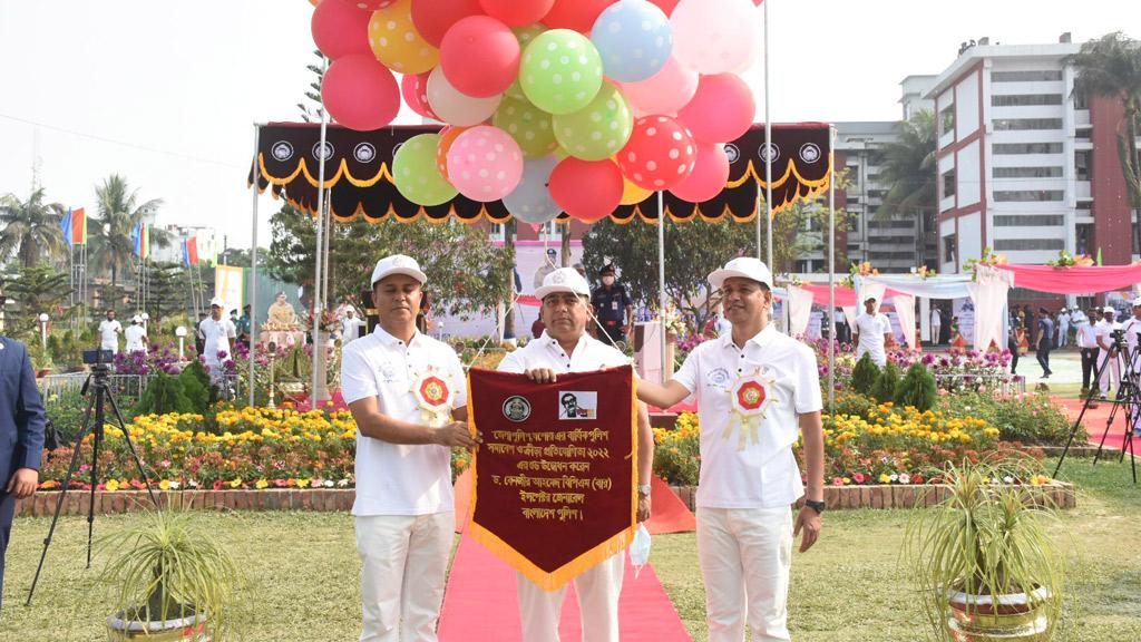 ষড়যন্ত্র মাড়িয়ে এগিয়ে যেতে হবে