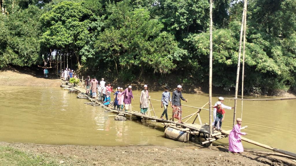 ১৫ গ্রামের ভরসা বাঁশের সাঁকো