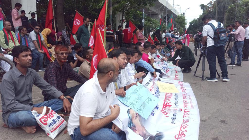 ৩০ শতাংশ কোটা বহালের দাবিতে মুক্তিযোদ্ধাদের নিয়ে সন্তানদের সমাবেশ