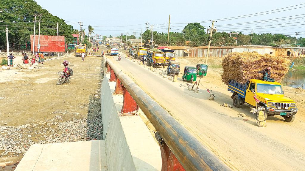 বিকল্প মটকি সেতুতে যান চলাচলে স্বস্তি