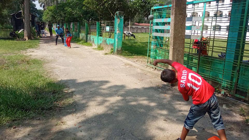 ফেসবুকে ভাইরাল সাদিদের আদর্শ শেন ওয়ার্ন, রাশিদ খান