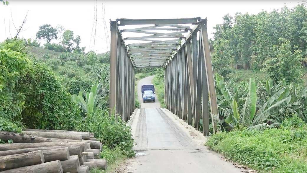 ২০ বেইলি সেতু বেহাল ঝুঁকি নিয়ে যান চলাচল