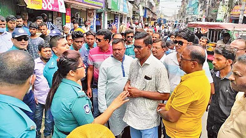 খুলনায় পুলিশি বাধায় পণ্ড বিএনপির বিক্ষোভ কর্মসূচি