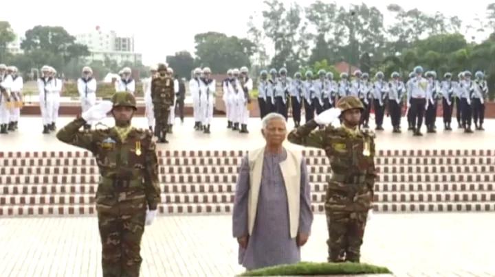 ১৩ উপদেষ্টাসহ বৃষ্টির মধ্যে স্মৃতিসৌধে ড. ইউনূসের শ্রদ্ধা