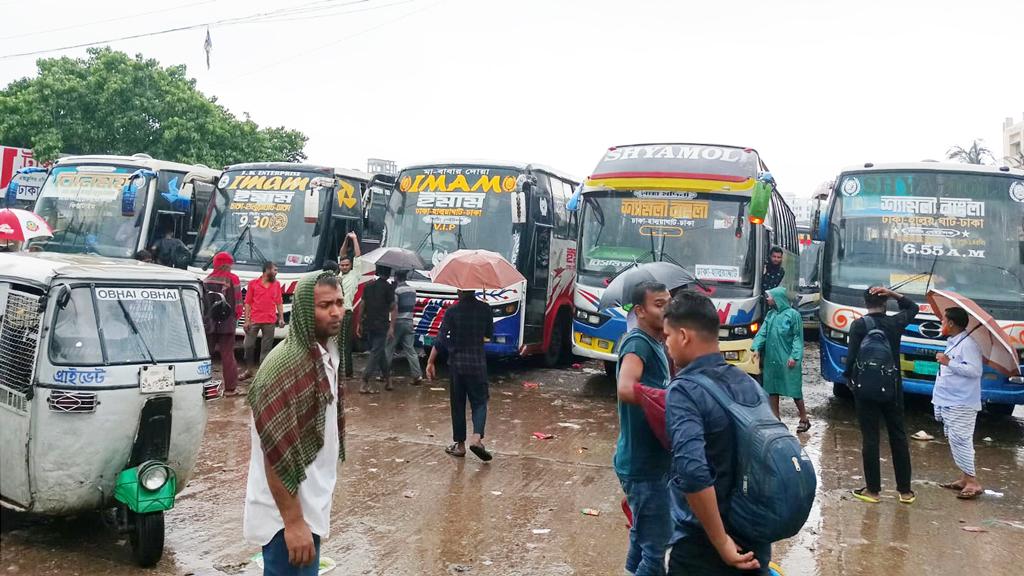 ‘ভাড়া ২০০ টাকা কম নিয়েছি, এখন দাঁড়িয়ে যাত্রী নিলে কেউ কিছু বলতে পারবেন না’