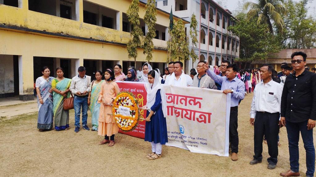 মাতৃভাষা নিয়ে উৎসবে মাতল মনিপুরি শিক্ষার্থীরা 