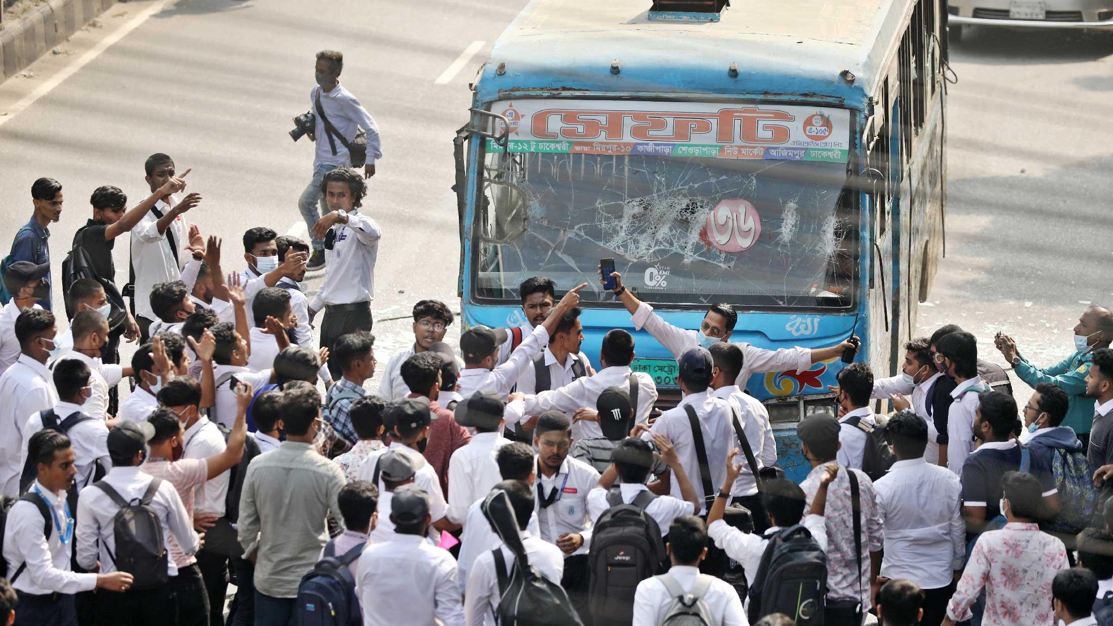 সিটি সার্ভিসই নেই, কিন্তু হাফ ভাড়ার সিদ্ধান্ত