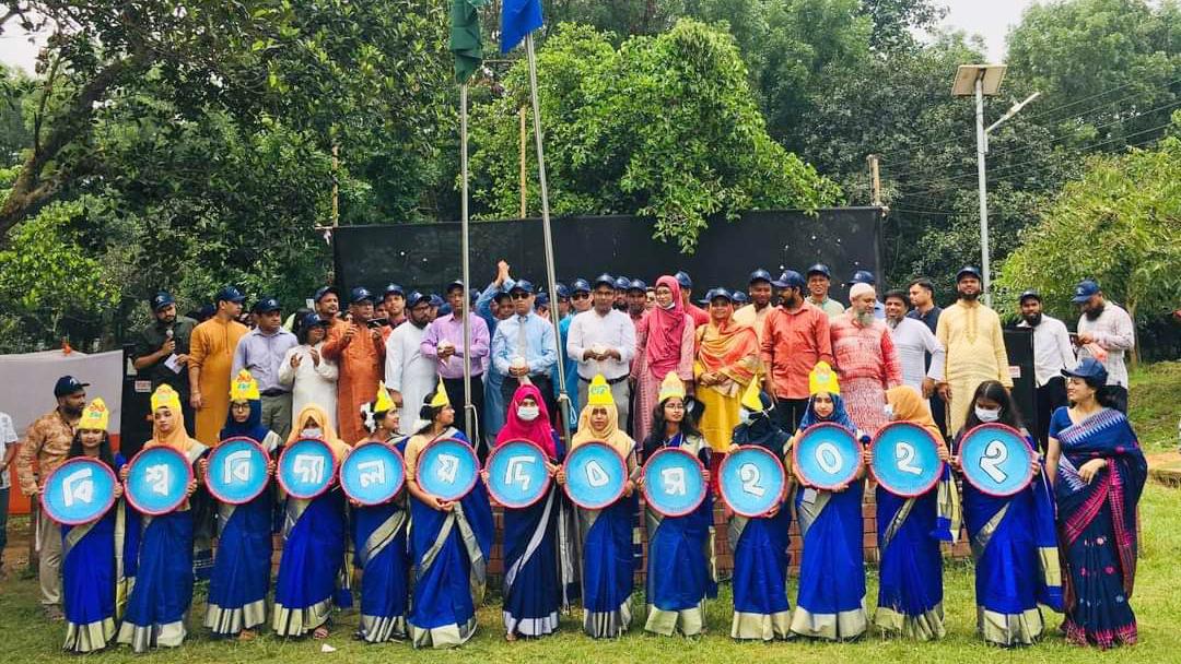 কাদা-ছোড়াছুড়ি না করে গবেষণা করলে কিছু আবিষ্কার করতে পারতাম: কুবি উপাচার্য