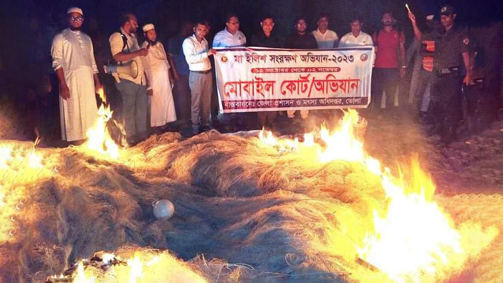 তেঁতুলিয়া নদীতে ১০০ কেজি মা ইলিশ জব্দের পর এতিমখানায় বিতরণ