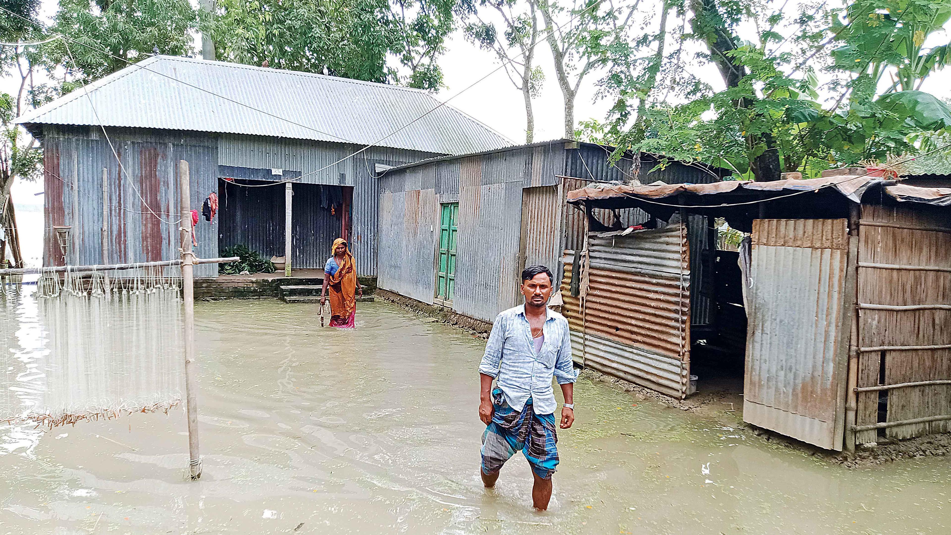 মধ্যাঞ্চলে বন্যার অবনতি