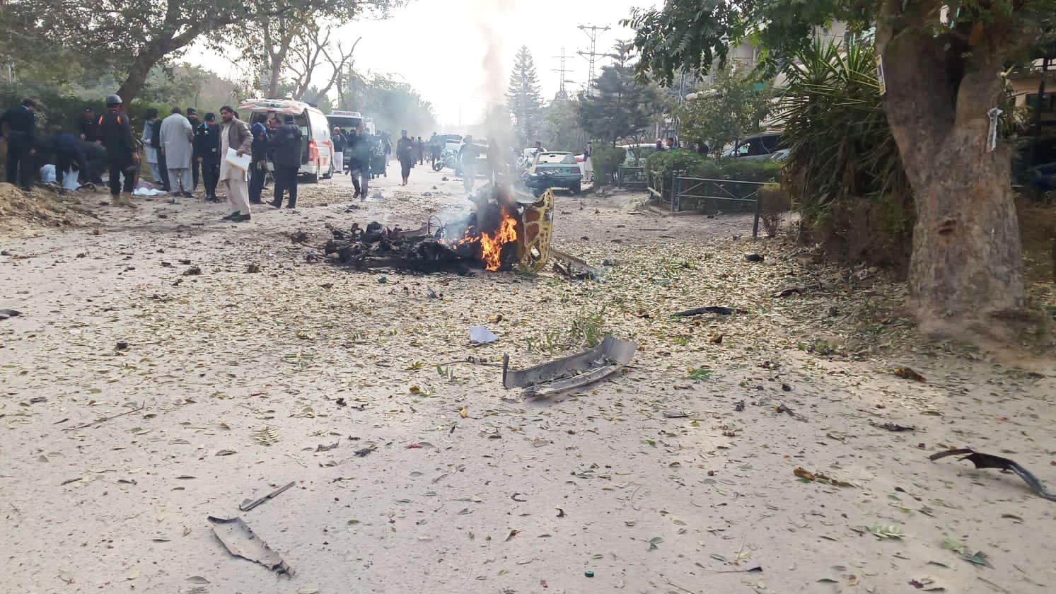 পাকিস্তানে আত্মঘাতী বিস্ফোরণে নিহত এক পুলিশ, আহত ৬