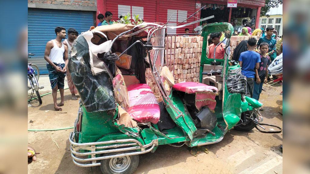 ময়মনসিংহে বাস-অটোরিকশা সংঘর্ষে নারীসহ নিহত ২