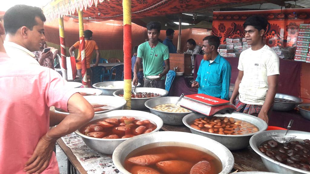 মাছমিষ্টিতে জমজমাট মেলা