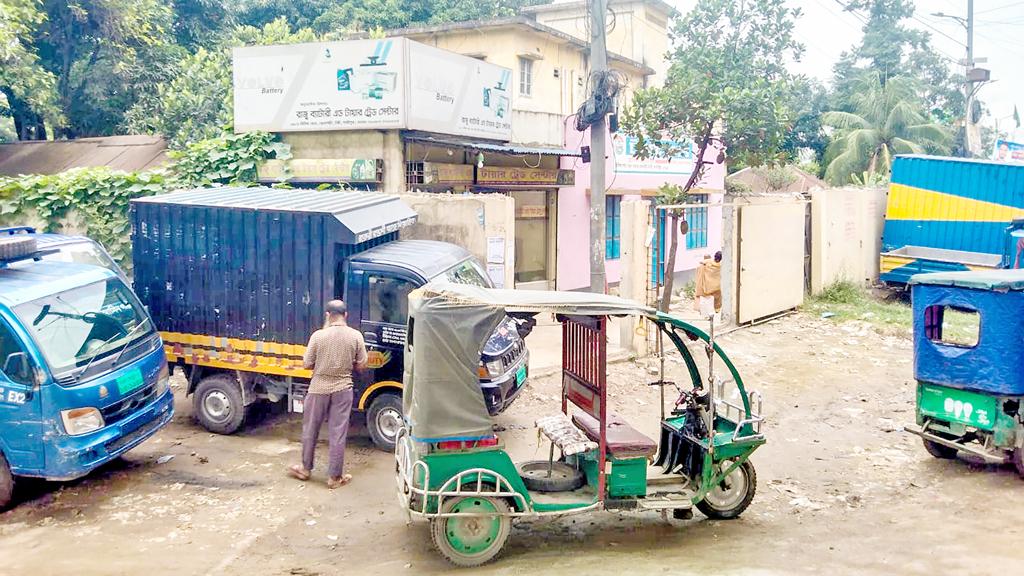 রেলওয়ের জমি দখল করে দোকান, স্থাপনা