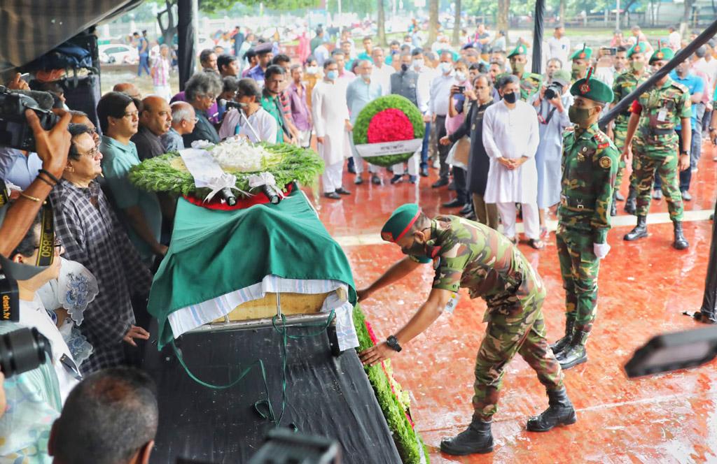 তোয়াব খানের মরদেহে সর্বস্তরের মানুষের শ্রদ্ধা, জানানো হয়েছে রাষ্ট্রীয় সম্মাননা