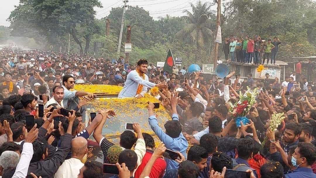 গাড়িবহর নিয়ে শোডাউন: সাকিবকে ইসির তলব