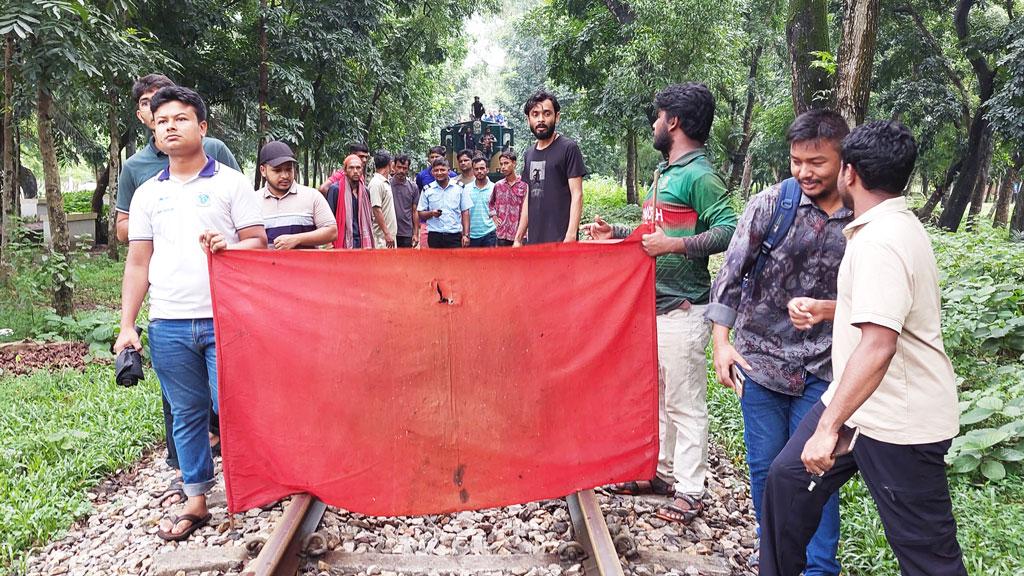 কোটাবিরোধী আন্দোলনে উত্তাল বাকৃবি, ট্রেন অবরোধ 