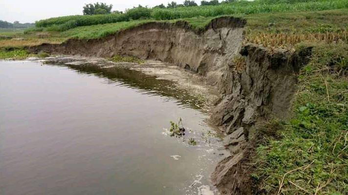 গোয়ালন্দে হঠাৎ মরা পদ্মা নদী ভাঙন আতঙ্কে এলাকাবাসী