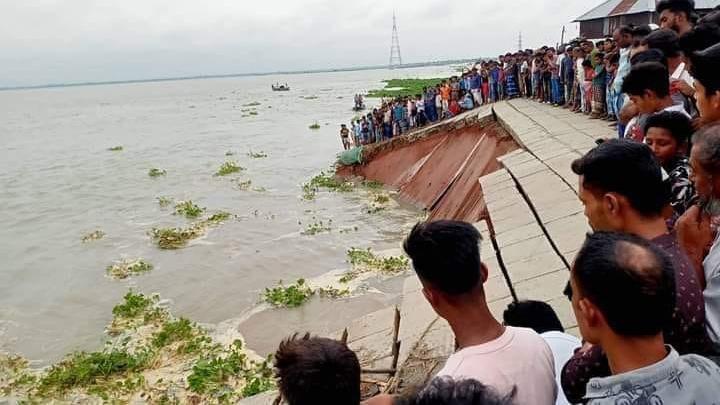 নরসিংদীতে গ্রাম রক্ষা বাঁধে ভাঙন, আতঙ্কে ৫ শতাধিক পরিবার