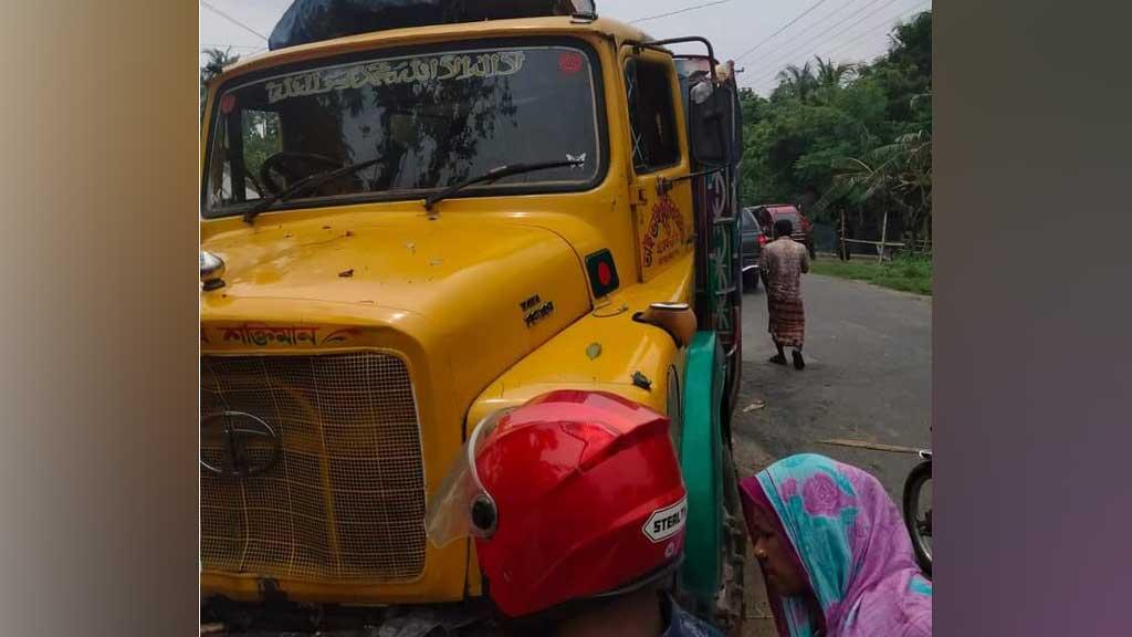 কুষ্টিয়ায় মায়ের সামনেই ট্রাকের চাপায় মেয়ে নিহত