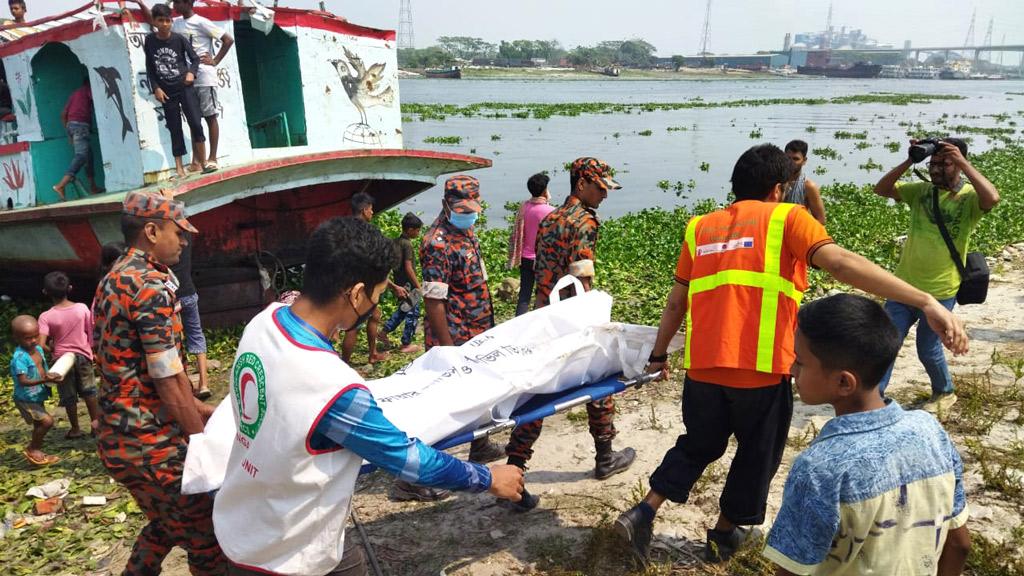 শীতলক্ষ্যায় লঞ্চডুবি: মৃতের সংখ্যা বেড়ে ৮, নিখোঁজ ৪