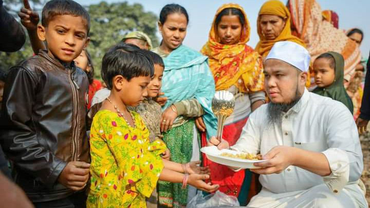 ময়দানে পৌঁছে মানবতার সেবায় ইবিট লিও