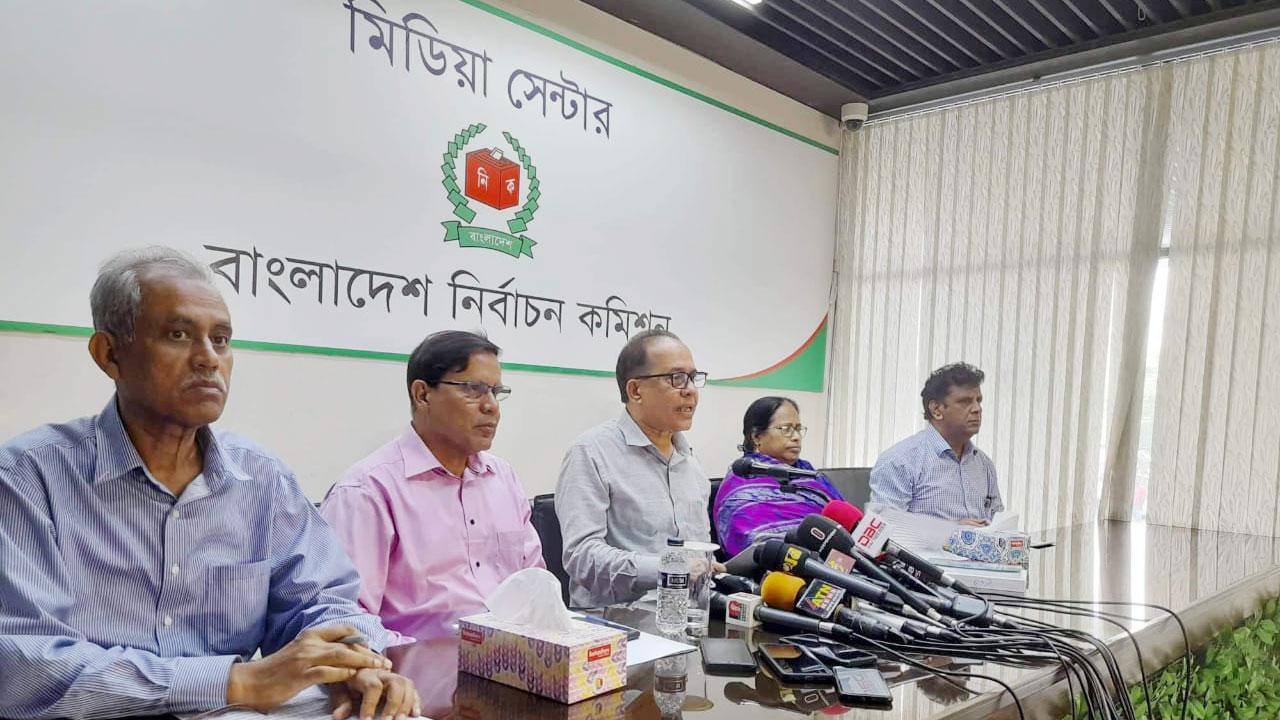 ‘আমরা কোনো হঠকারী সিদ্ধান্ত নিইনি’, গাইবান্ধার উপনির্বাচন প্রসঙ্গে সিইসি