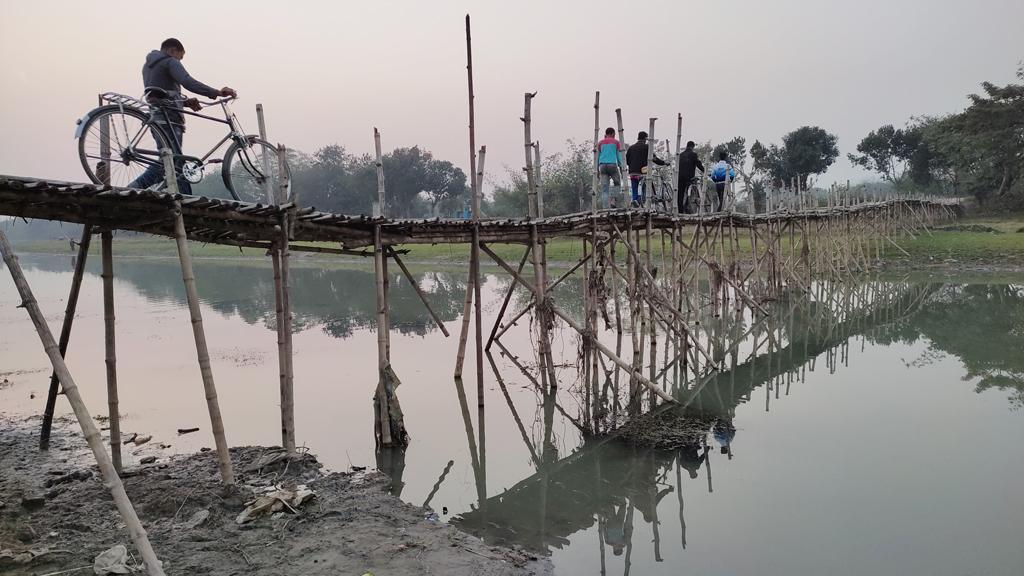 সাঁকো ভরসা হাজারো মানুষের