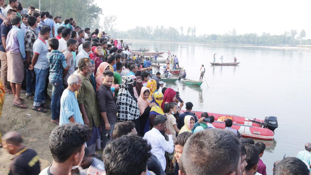 বোদায় নৌকাডুবি: তৃতীয় দিনে ৬৮ জনের মরদেহ উদ্ধার, নিখোঁজ ৪