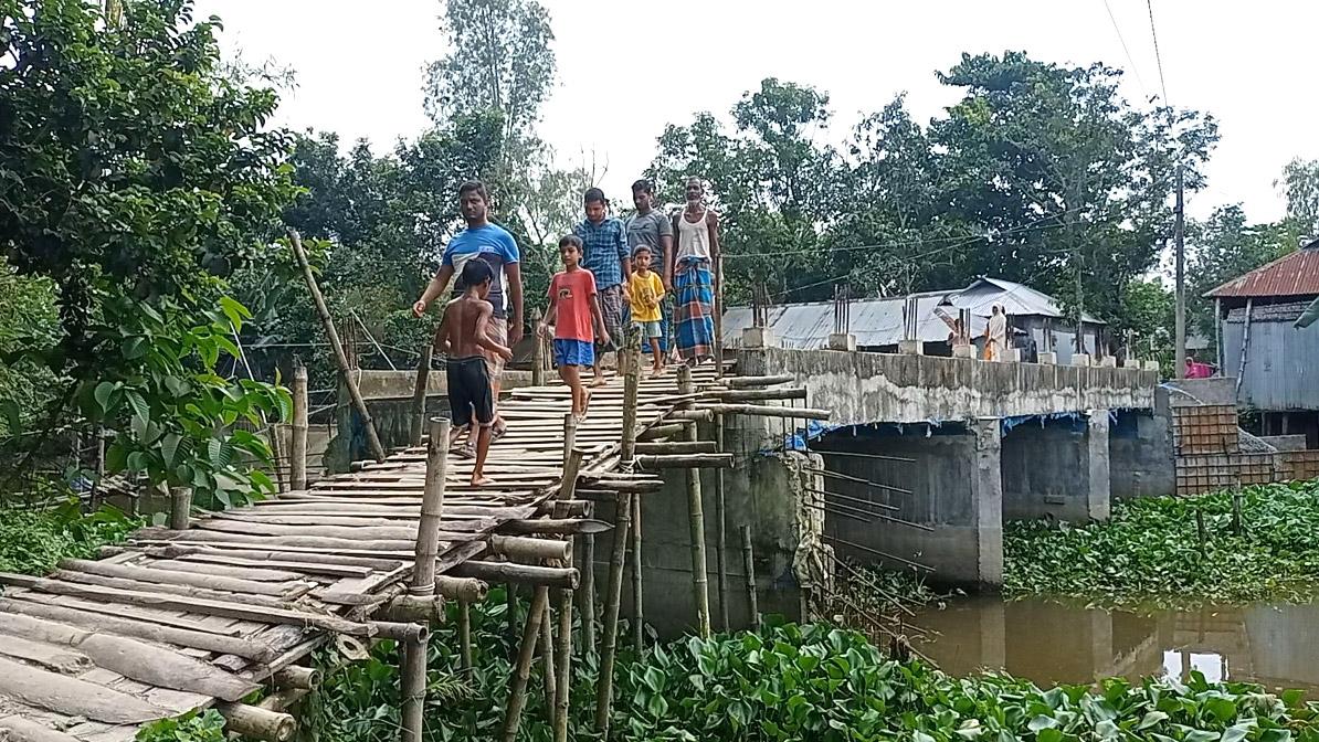 বেশি বিল তুলে কাজ বন্ধ