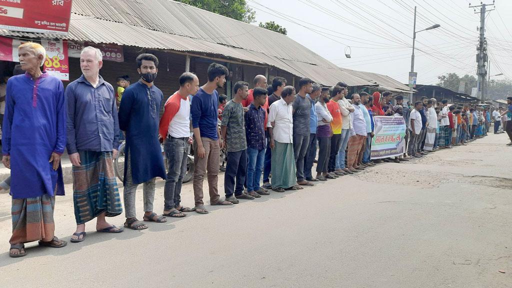 সৈয়দপুরে শেরেবাংলা সড়ক সংস্কারের দাবিতে মানববন্ধন