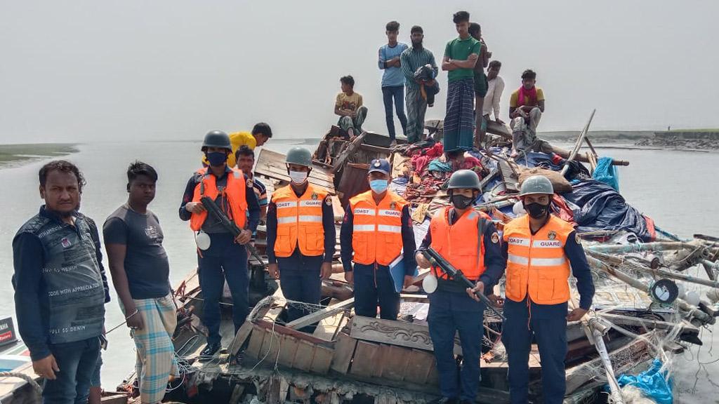 মেঘনায় লঞ্চের ধাক্কায় ট্রলারডুবি, নিখোঁজ ৩