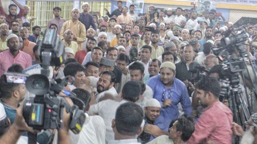 বিএনপির ইফতারে সাংবাদিকদের মারধর, আওয়ামী লীগকে দুষলেন ফখরুল