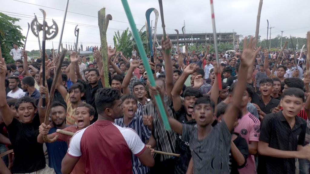 গোপালগঞ্জ আওয়ামী লীগের দুঃখ প্রকাশ, আন্দোলনে আর দেশীয় অস্ত্র আনবে না