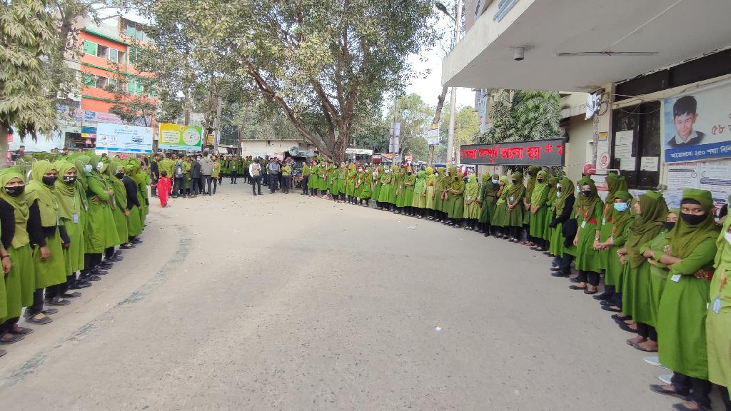 পাবনায় ইন্টার্ন নার্সকে মারধরের প্রতিবাদে তৃতীয় দিনেও কর্মবিরতি চলছে