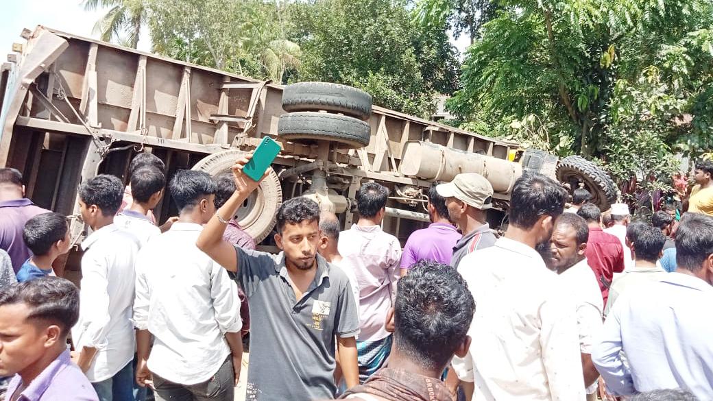 টাঙ্গাইলে কাভার্ড ভ্যানের চাপায় নিহত ২