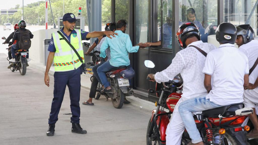 পদ্মা সেতুতে প্রথম ৮ ঘণ্টায় ৮২ লাখ টাকার টোল