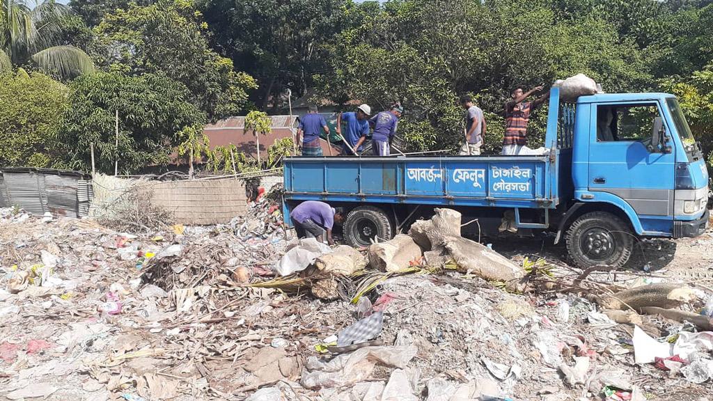 টাঙ্গাইল শহরের দুই প্রান্তে ময়লার ভাগাড়ের যন্ত্রণা