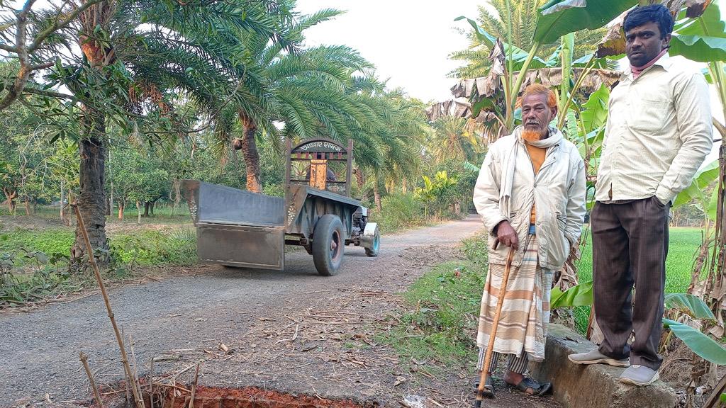 নাটোরে ভাঙা কালভার্ট, দুর্ঘটনার ঝুঁকিতে ৪ গ্রামের মানুষ