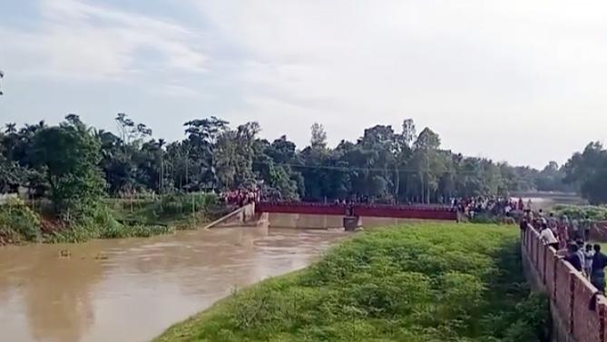 ইসলামপুরে ট্রেনের ধাক্কায় পানিতে পড়ে নিখোঁজ সেই কিশোরের লাশ ভেসে উঠল নদে