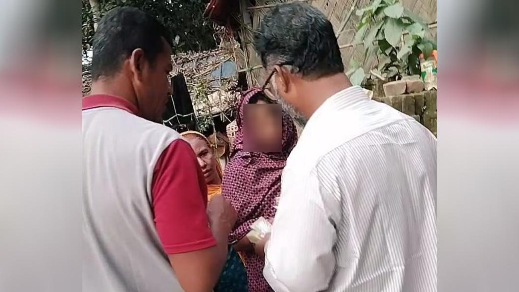 ফেনী-১: লাঙ্গলের  সমর্থকদের বিরুদ্ধে ভোটারদের মধ্যে টাকা বিতরণের অভিযোগ