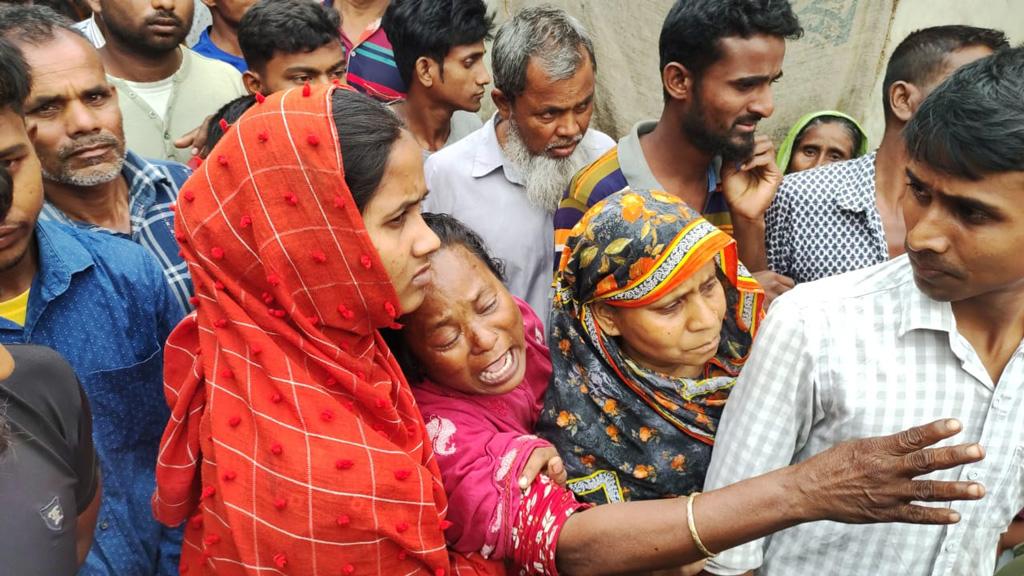 গুলির পর দিনাজপুর সীমান্তে মিলল কৃষকের লাশ