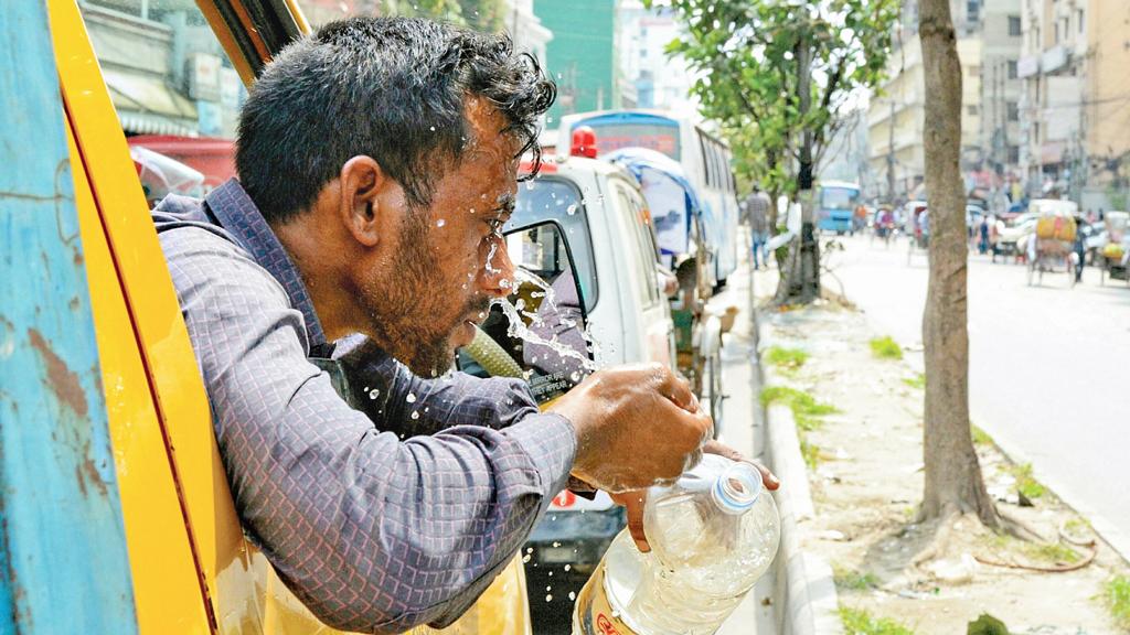 পানি ও বিদ্যুৎ-সংকটে ভোগান্তি চরমে