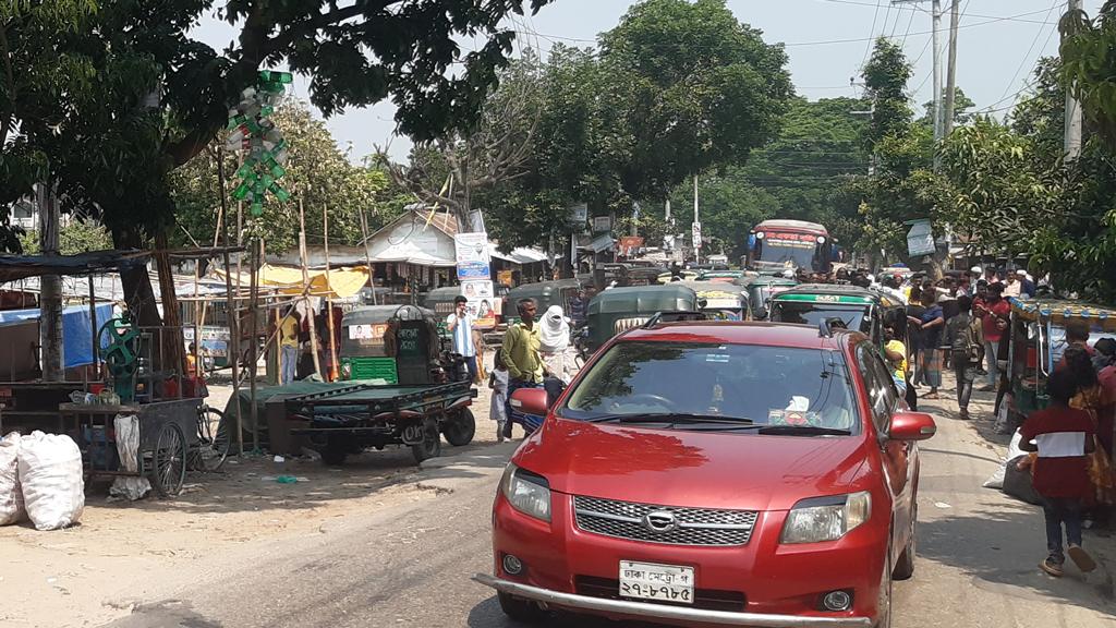 চালককে মারধরের প্রতিবাদে তিতাসে সড়ক অবরোধ