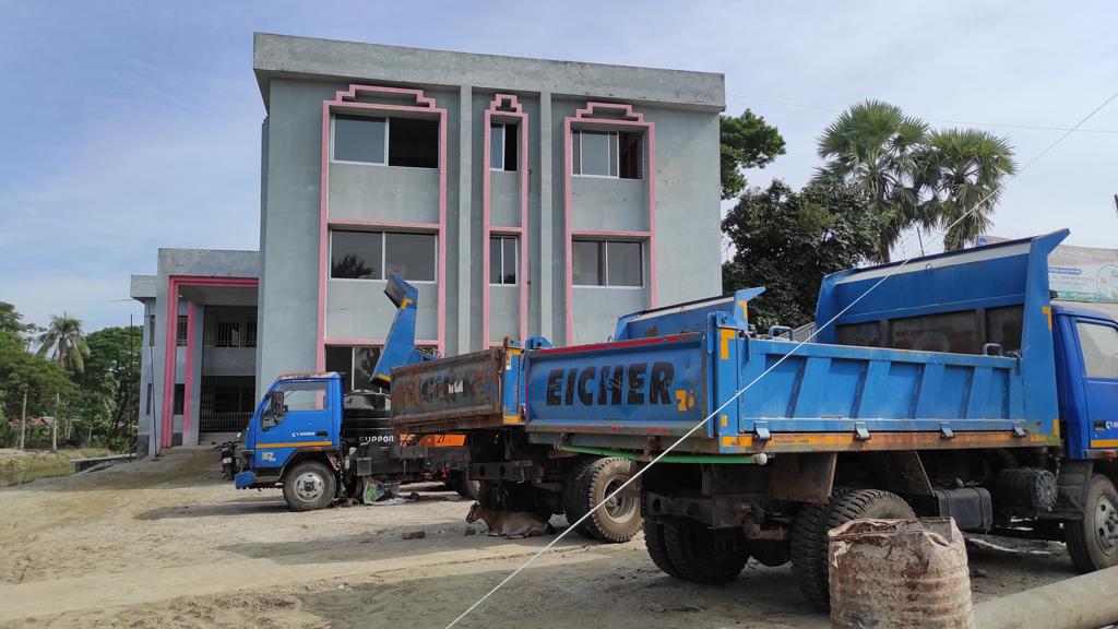 মেয়র-কাউন্সিলরা আনন্দ ভ্রমণে, পৌরসভা তালাবদ্ধ