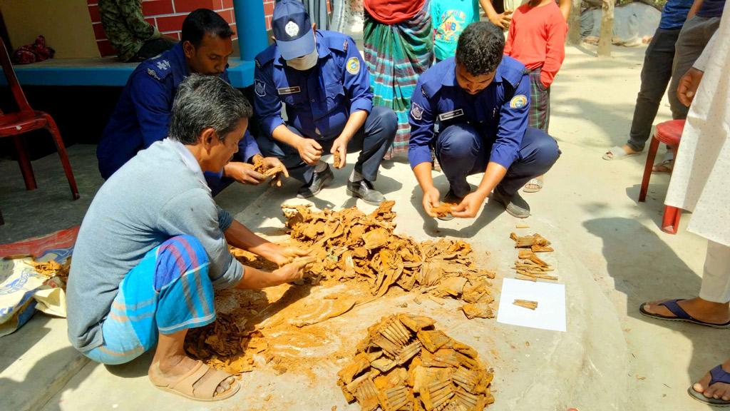 আগৈলঝাড়ায় মাটির নিচ থেকে বিপুল পরিমাণ গুলি উদ্ধার