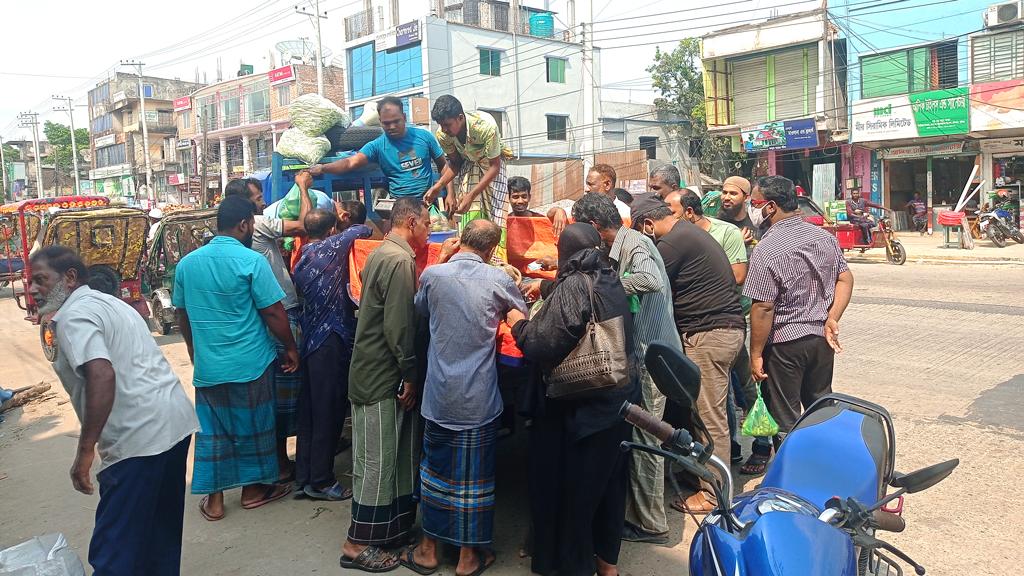 সবজির চড়া দামে অতিষ্ঠ মানুষ