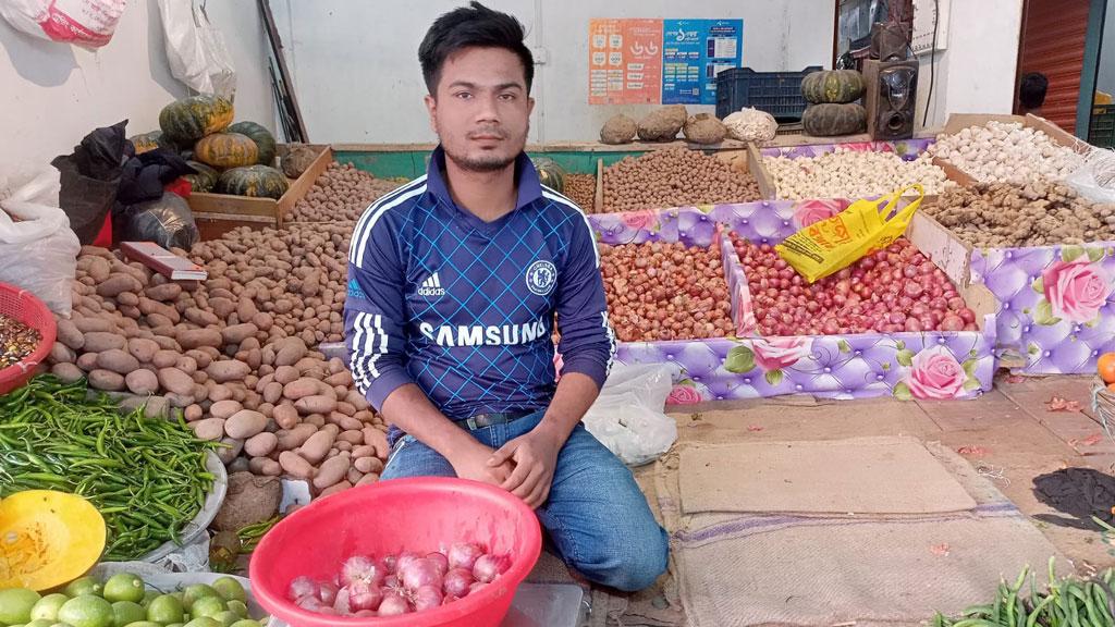 ‘দ্যাশোত কি এমন হইলে যে এক রাইতোতে পেঁয়াজের দাম দ্বিগুণ’